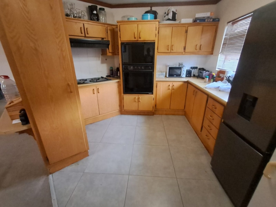 5 Bedroom Property for Sale in Langenhovenpark Free State